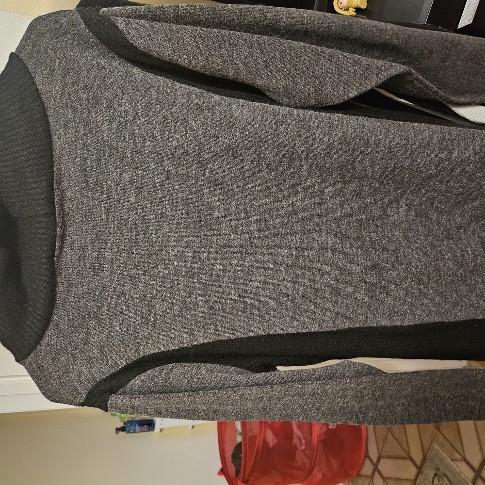 Women's Gray and Black Sweater